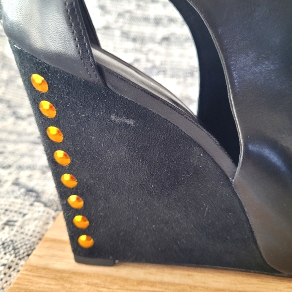 POUR LA VICTOIRE gold and black shoes, leather, size 9. - Picture 8 of 9